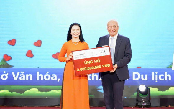 Donating 3 billion VND to the “Tet for kindness – Spreading love” program